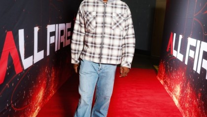 火箭众将红毯秀：格子衫成最爱 申京毛衣贵妇风 海王牛仔硬汉