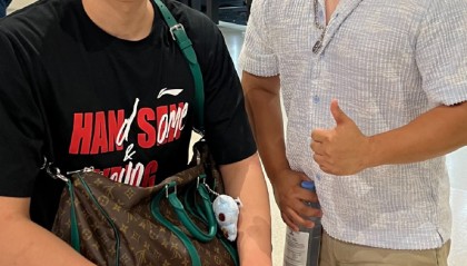 pg电子榜单-网友晒与杨瀚森合影，后者训练时被肘击眼眶变成&amp;quot;熊猫眼&amp;quot;